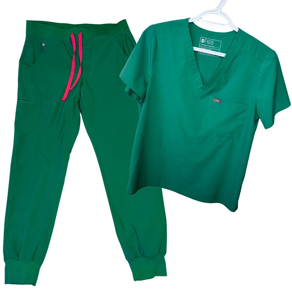 FIGS Catarina Scrub Top + Zamora Joggers